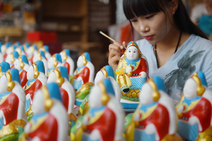 Cute clay rabbits welcome Mid-Autumn Festival
