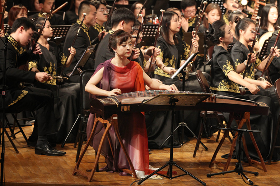 Traditional Chinese orchestra sparkles in Beijing