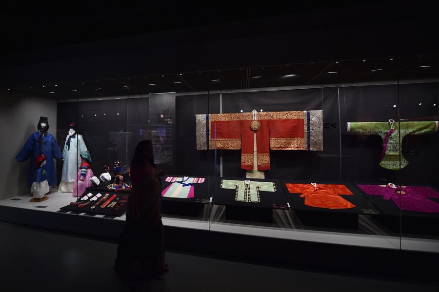 Int'l Silk Art Exhibition held in Hangzhou