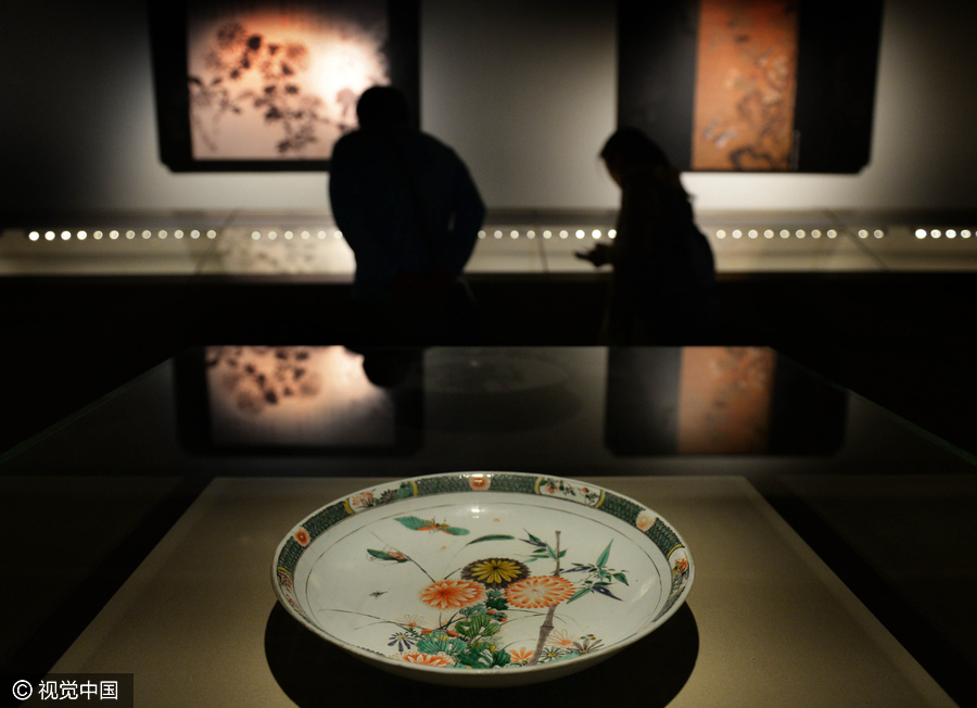 Chrysanthemums from Kaifeng bloom in the Forbidden City