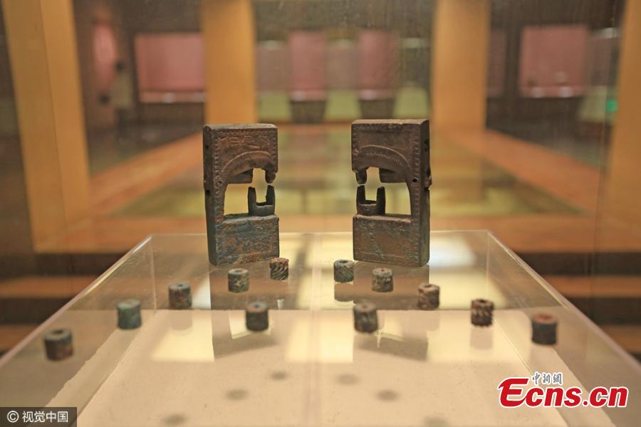 Bronze locks found in tomb symbolize eternal love