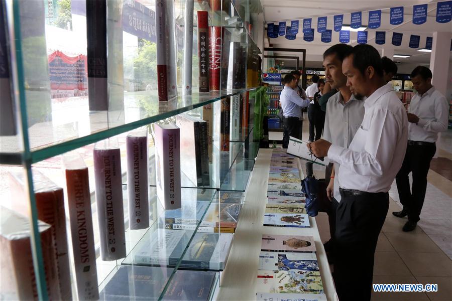 Chinese Book Exhibition 2016 kicks off in Cambodia
