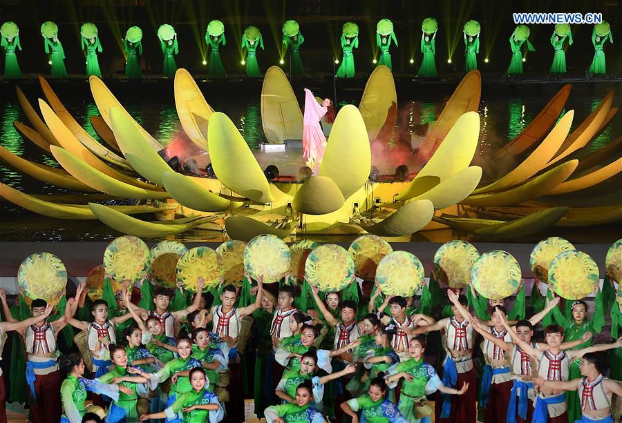 34th Kaifeng Chrysanthemum Festival opens in C China