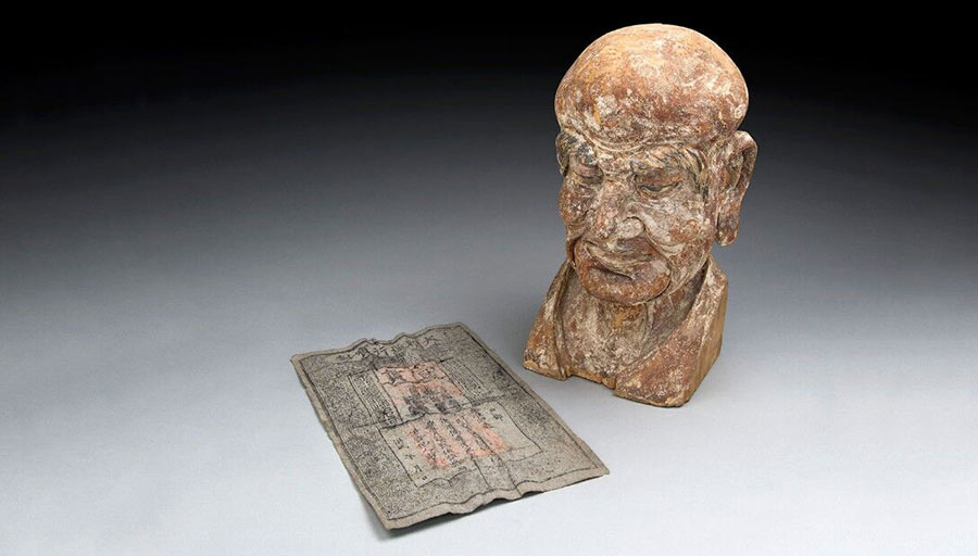 Wooden head sculpture hid rare Ming Dynasty banknote