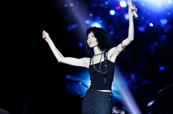 Maggie Cheung releases new single 'Look In My Eyes'