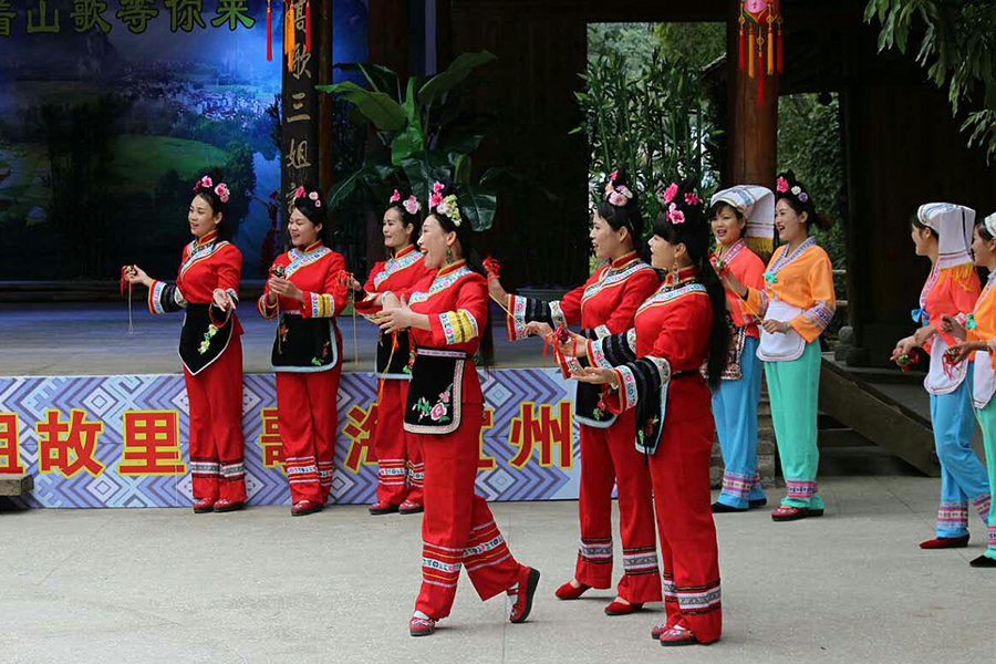 Zhuang culture: home of colorful dresses, folk songs