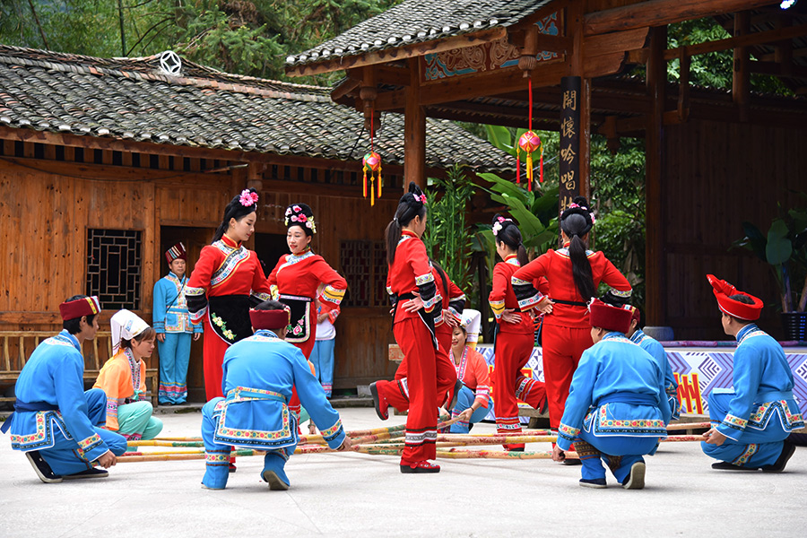 Zhuang culture: home of colorful dresses, folk songs