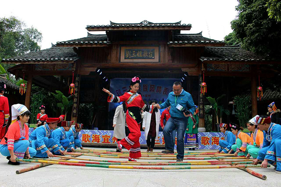 Zhuang culture: home of colorful dresses, folk songs