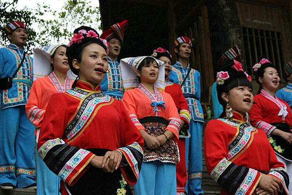 Yizhou draws visitors with Zhuang folk songs