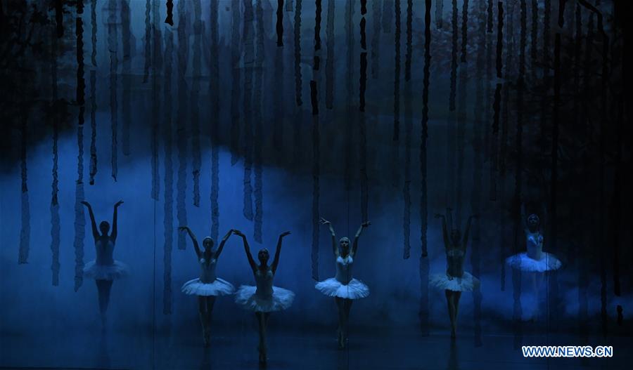 Russian dancers perform in ballet 'Swan Lake' in China's Zhengzhou