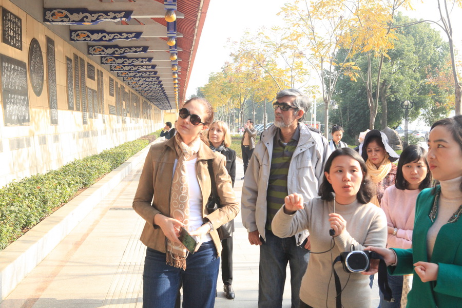 Diplomats explore ancient Hunan province