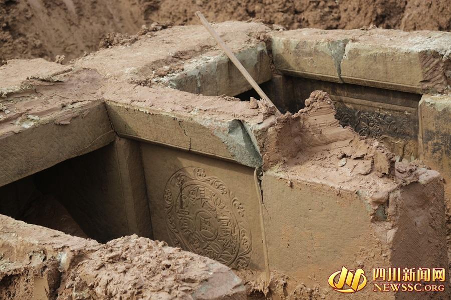 Tombs with elaborate carvings found in SW China