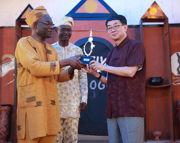 Benin China Cultural Center receives Special Contribution Award at dance festival