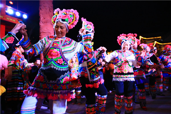 A local dating festival brings out the splendor of Yi embroidery