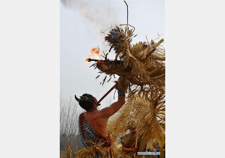 Folk art: dance of straw dragon in China's Henan