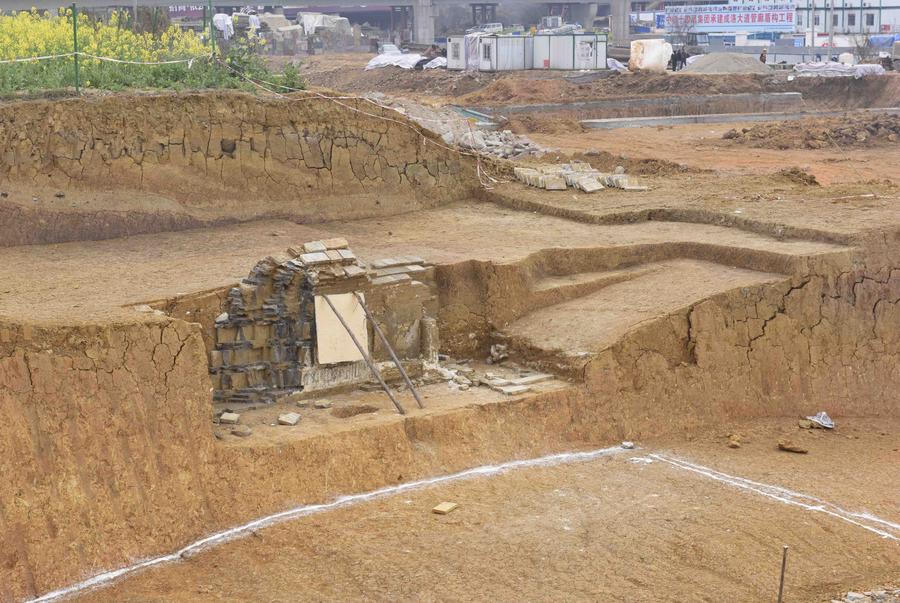 High official's family tombs unearthed in Chengdu