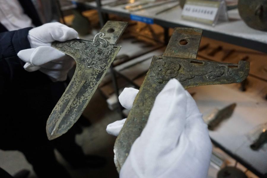 540 bronze items unearthed in Chengdu tomb cluster