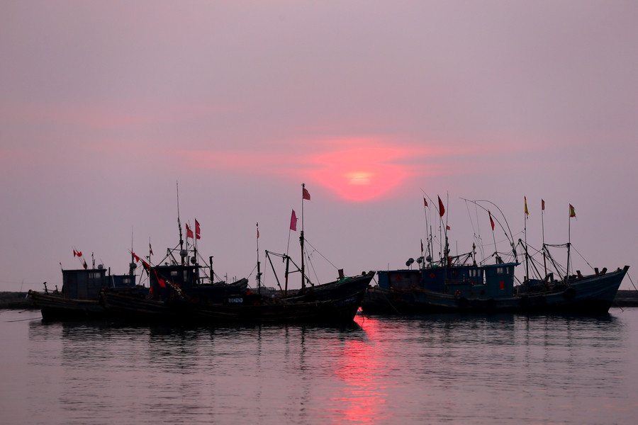 Fishermen mark sea ritual in E China's Shandong