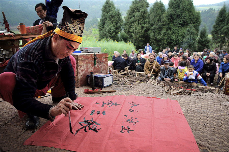 Photos offer glimpse into Chinese countryside opera troupes