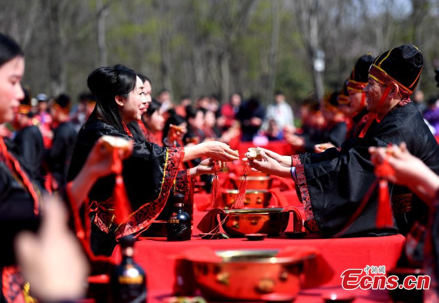 Han style group wedding held in Anhui