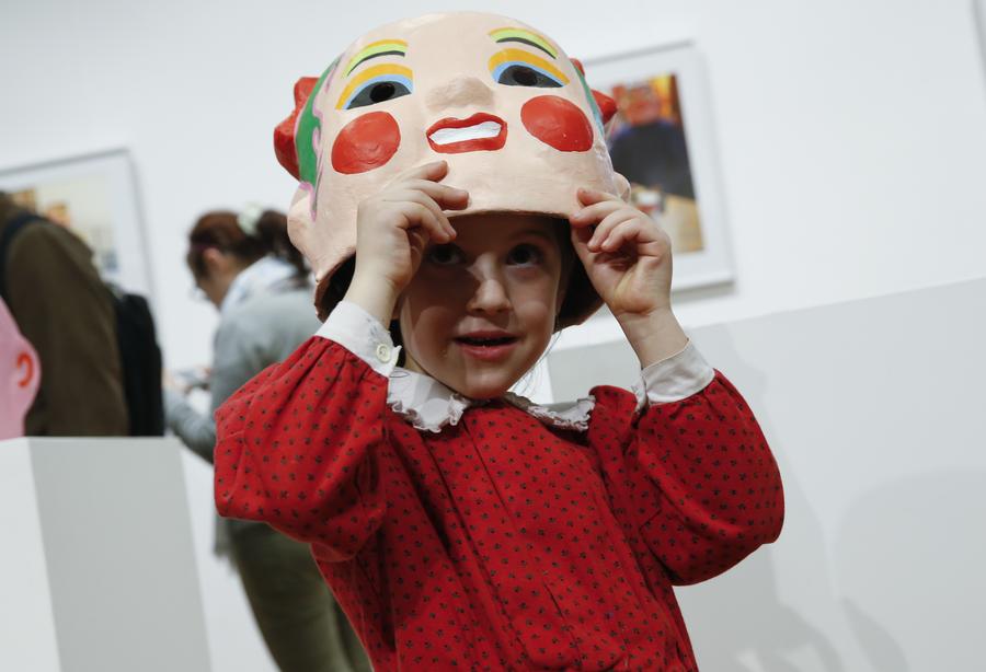 Photography exhibition themed on traditional Chinese headgear held in Belgium