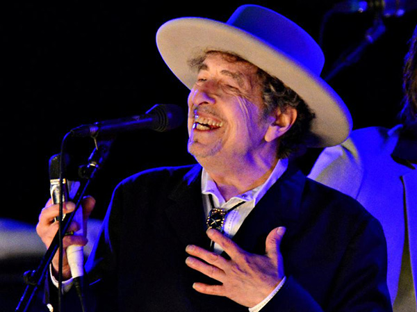Bob Dylan receives Nobel prize