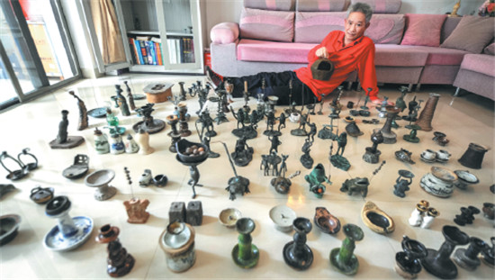 Lamp collector lights up Hainan memories