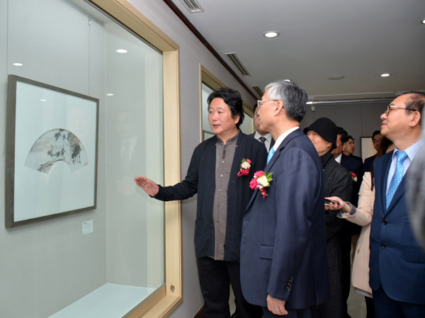 Traditional Chinese fan paintings on show in Seoul