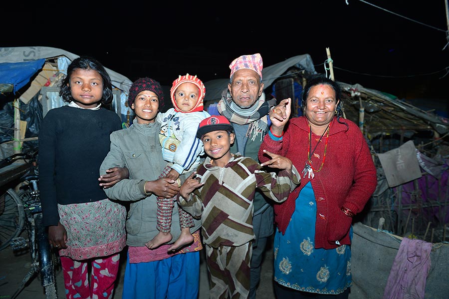 25-year-old student takes photos for quake-hit Nepalese families