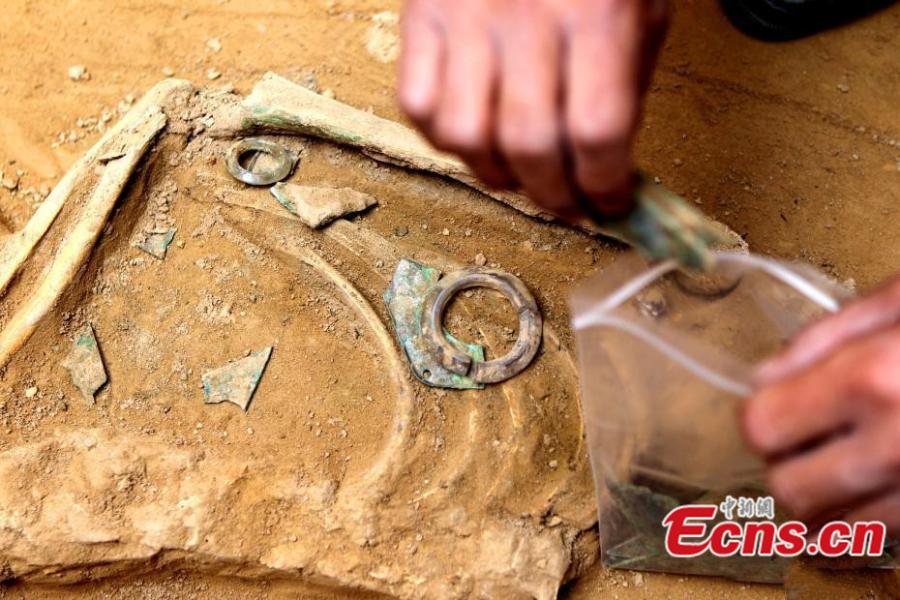 Archaeologists unearth Eastern Zhou Dynasty tombs