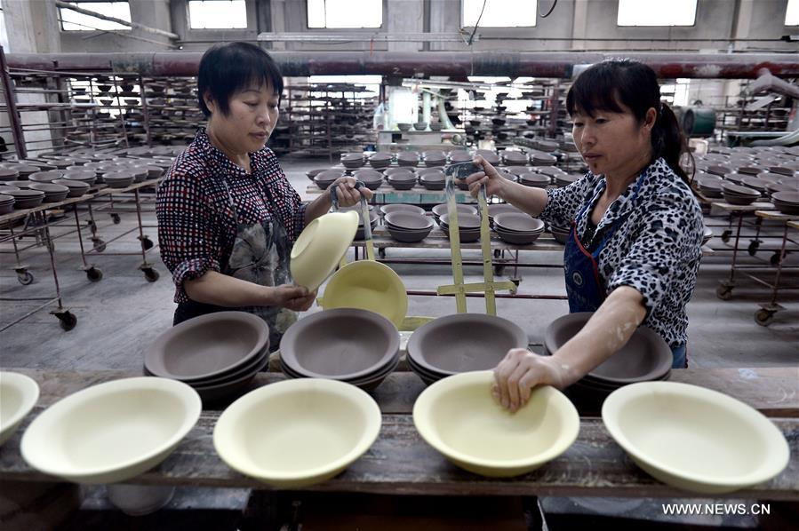 China's Zibo well-known for production and export of porcelain products