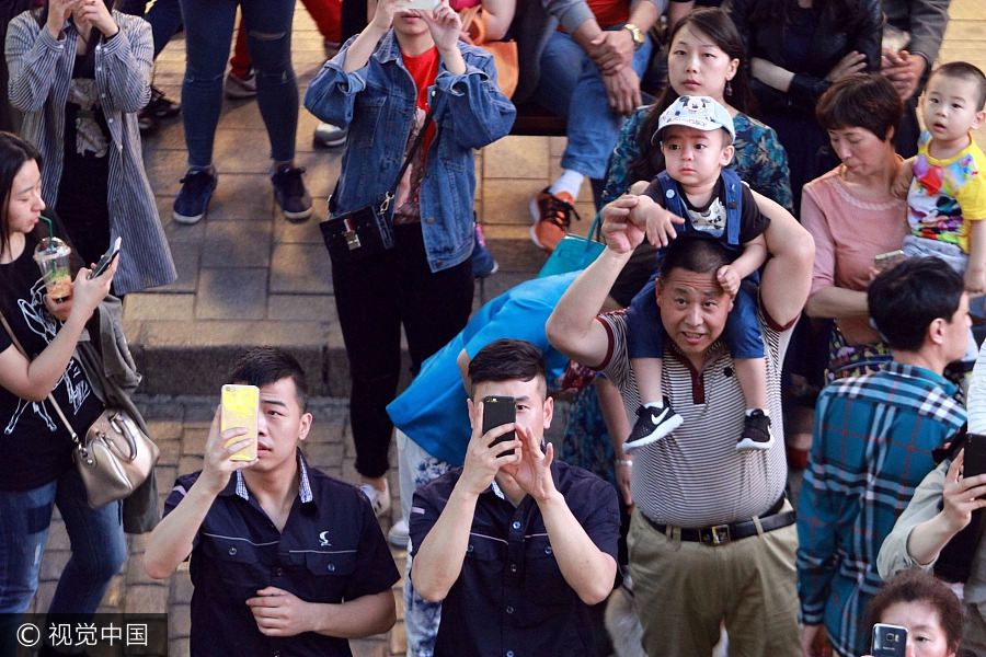 Balcony Concert attracts crowds in Harbin