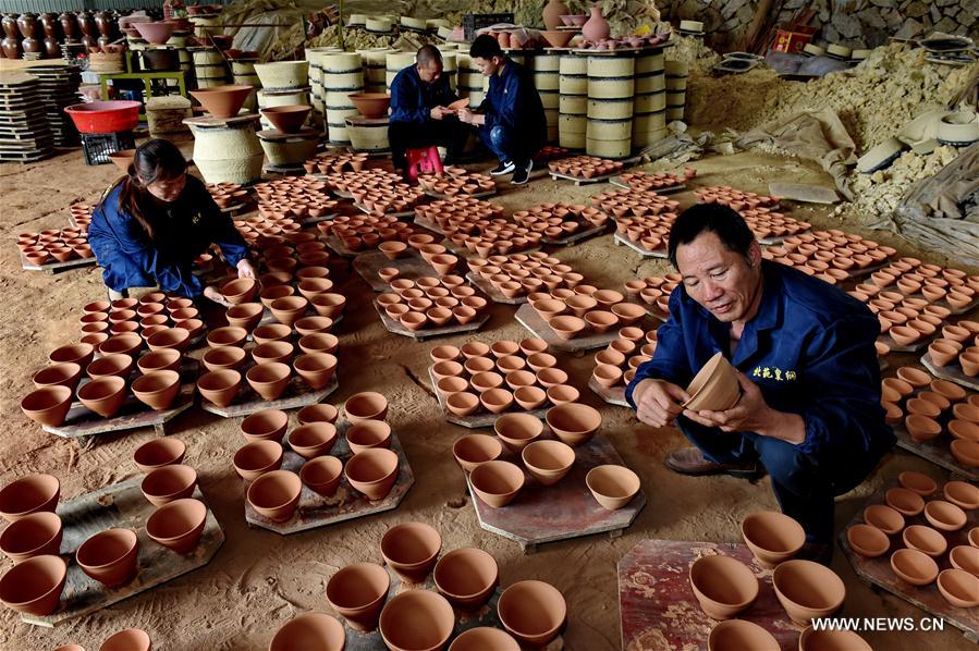 Pic story: Technique of making Jianzhan porcelain