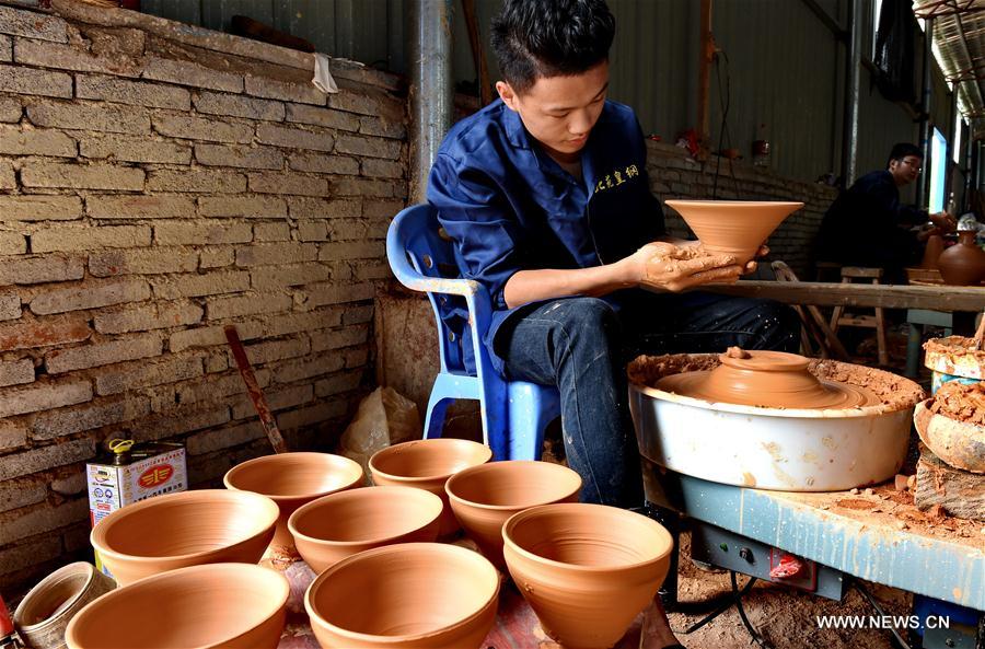 Pic story: Technique of making Jianzhan porcelain