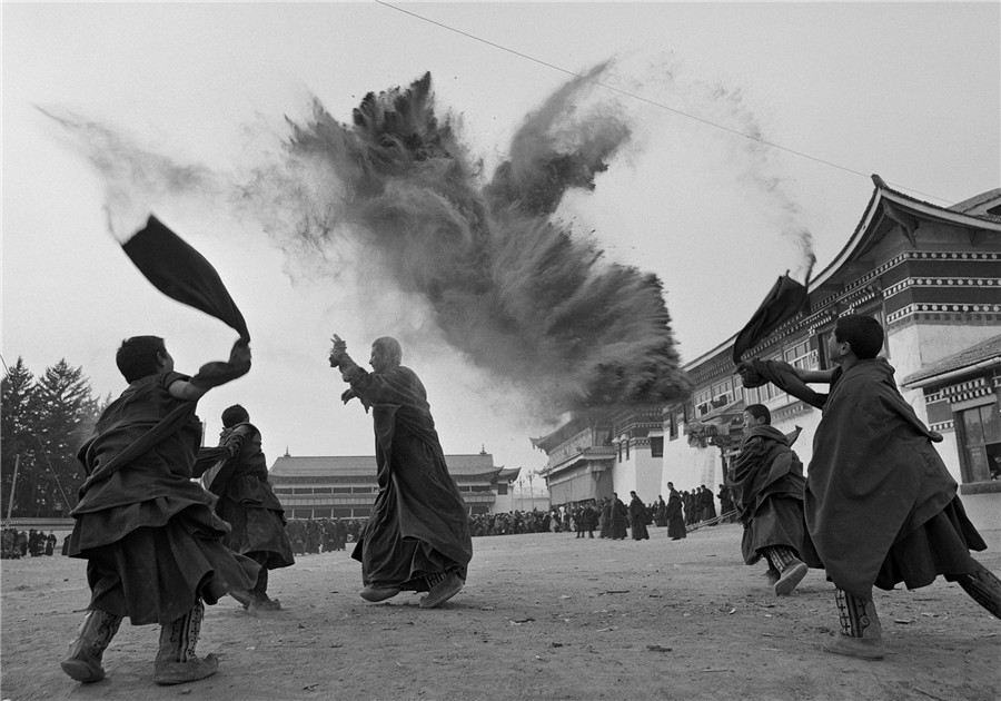 Photographer captures life on Tibet Plateau