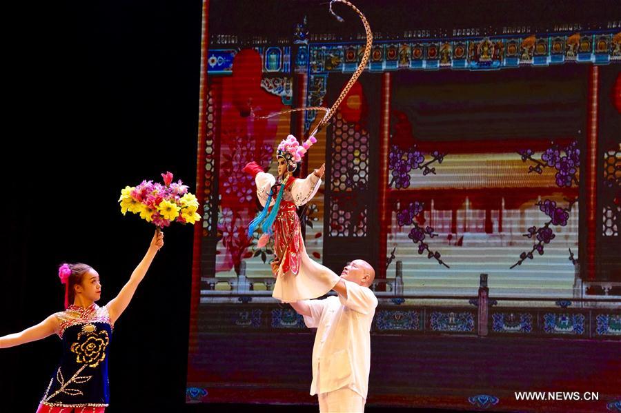 Sichuan Opera staged in Bangladesh