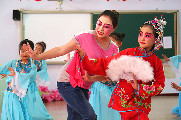 Traditional opera schools to tune up