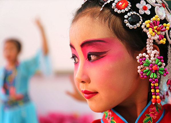 Traditional opera schools to tune up