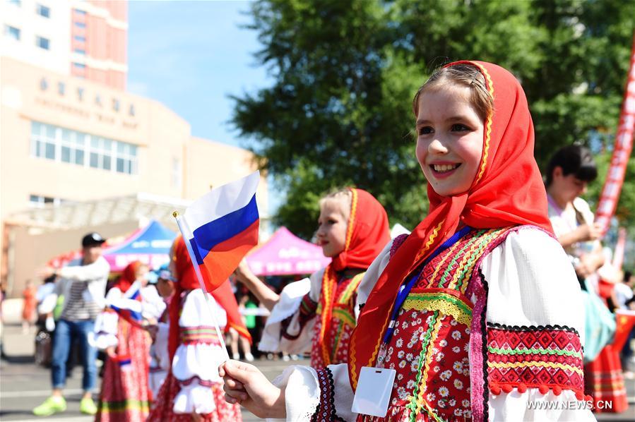 Parade held during 8th China-Russia Cultural Market in Heihe