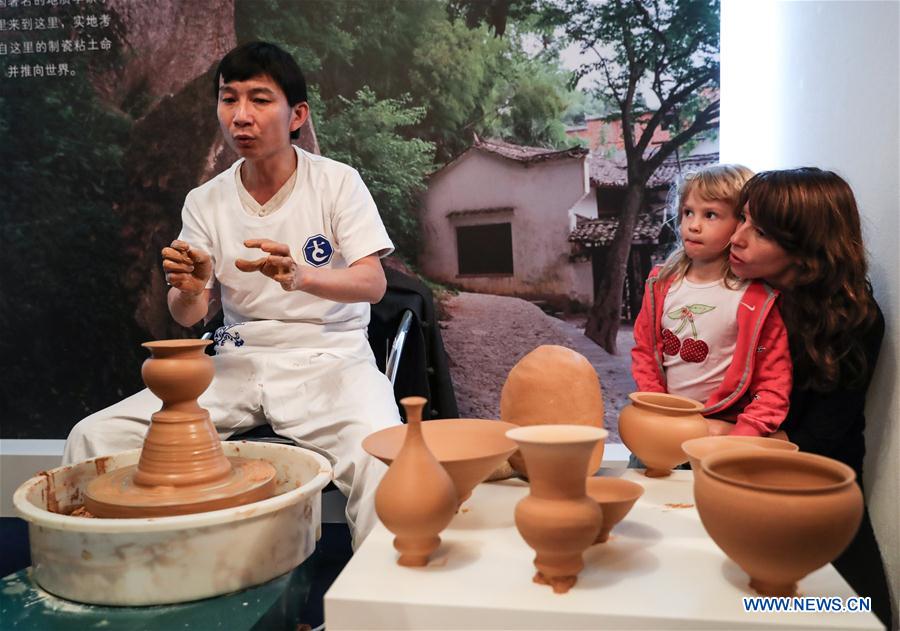 Porcelain and ceramic from China's Jingde Town exhibited in Berlin