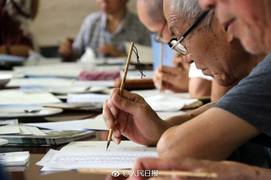 Chinese university sends handwritten admission letters to new students