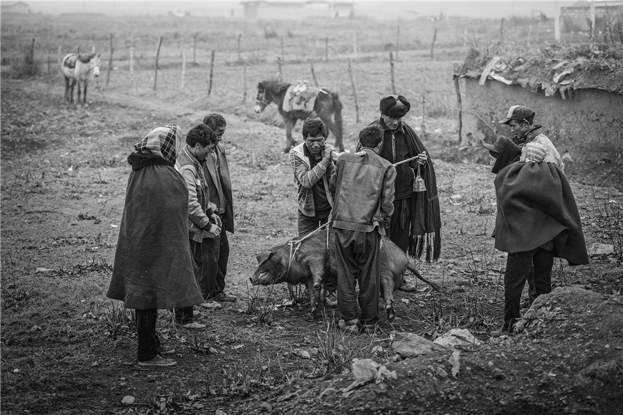 Photographers capture daily life of mountainous Yi people