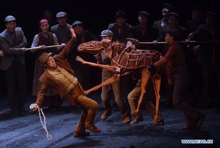 Drama 'War Horse' staged in Beijing