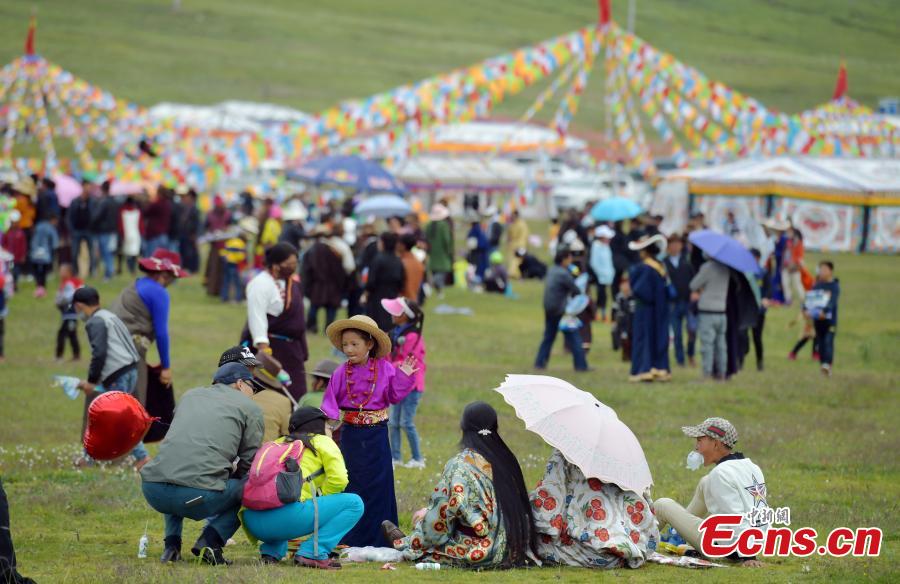 Tibetans celebrate tent festival on 4,500m-high grassland