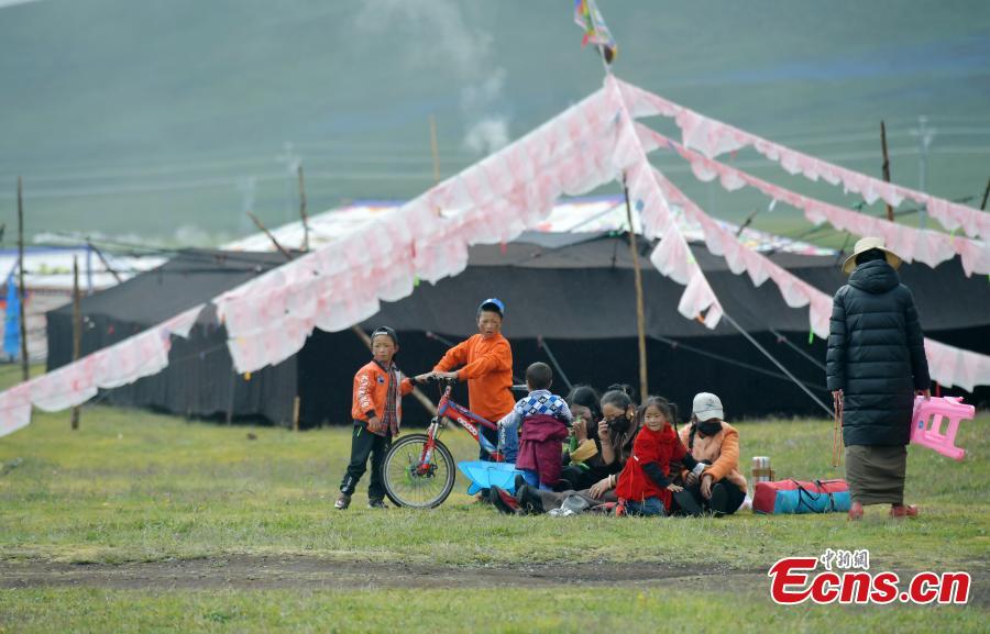 Tibetans celebrate tent festival on 4,500m-high grassland