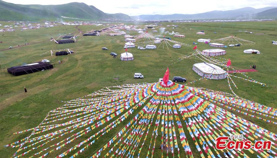 Tibetans celebrate tent festival on 4,500m-high grassland