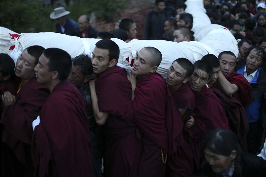 Lhasa celebrates Shoton Festival