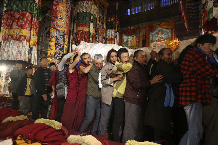 Lhasa celebrates Shoton Festival