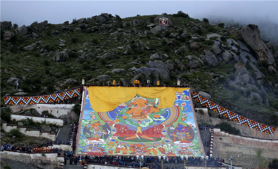 Lhasa celebrates Shoton Festival