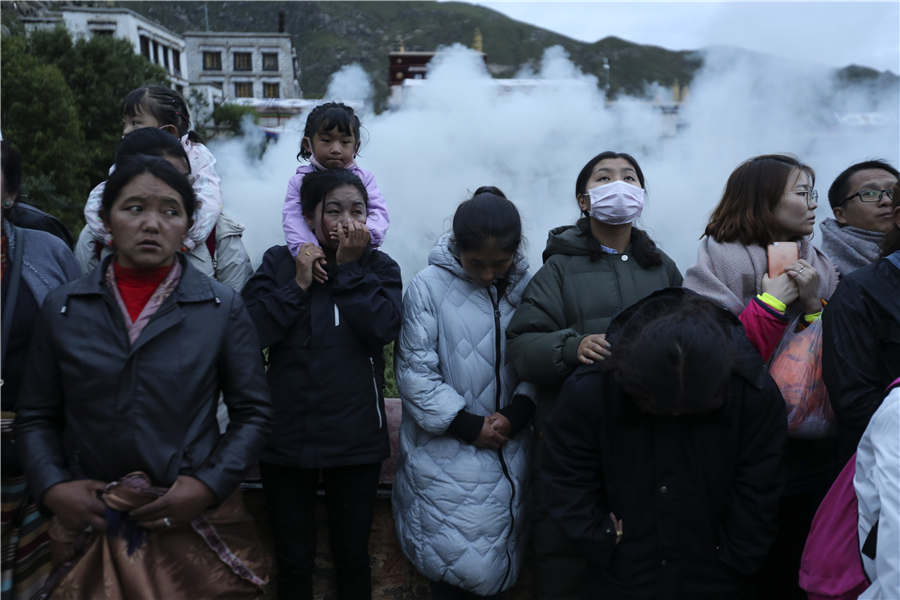 Lhasa celebrates Shoton Festival